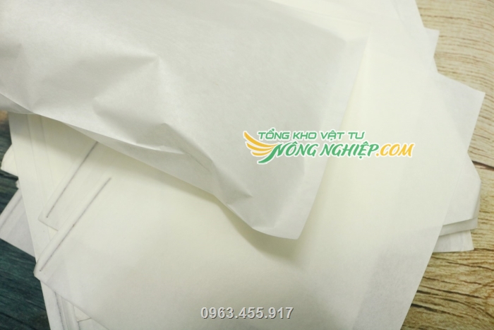 Túi giấy sáp trắng sử dụng để bao bọc cho trái ổi rất hiệu quả