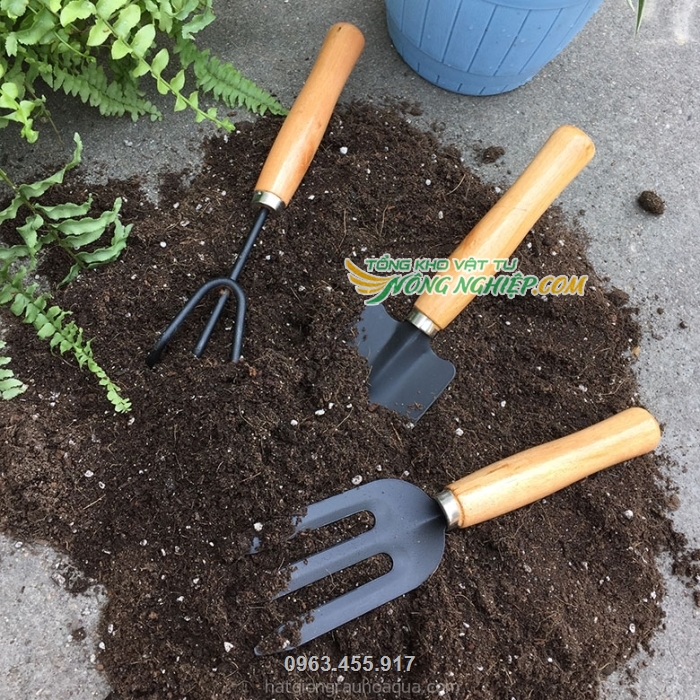 Dụng cụ mini được dùng để trộn đất, trộn phân bón cây