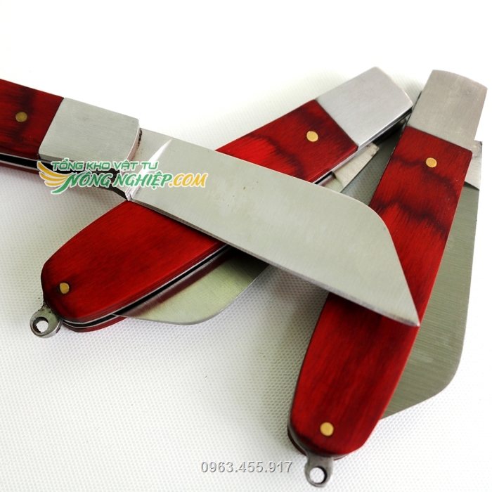 Lưỡi dao được làm từ chất liệu thép trắng không gỉ