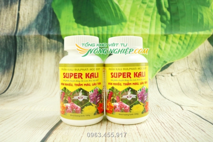 Thành phần Kali và Lưu huỳnh trong sản phẩm giúp màu sắc hoa tươi, bền màu