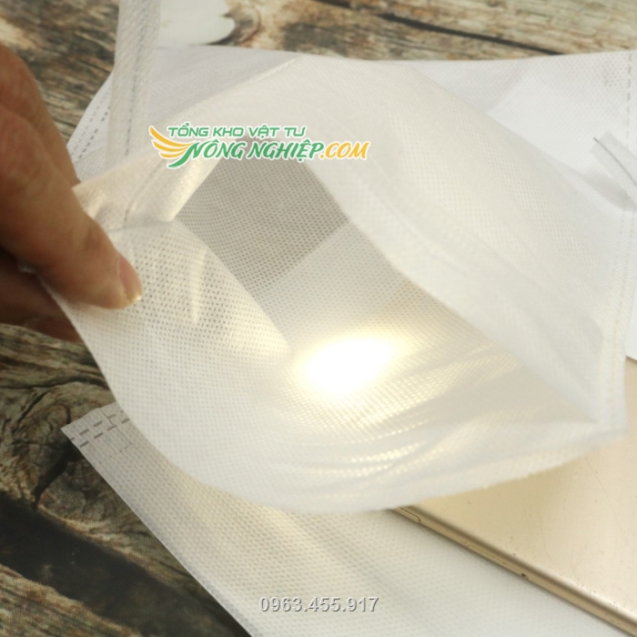 Túi màu trắng giúp trái dễ dàng hấp thụ ánh sáng để quang hợp