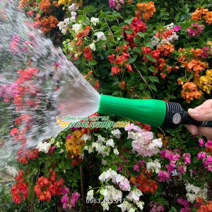Dụng cụ chuyên dùng để phun tưới hoa cây cảnh , rửa xe tiện lợi